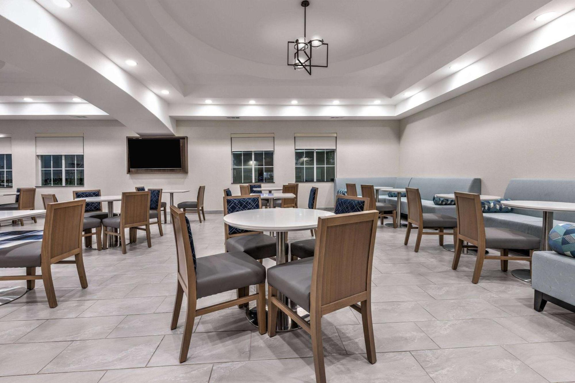 La Quinta By Wyndham Allen At The Village Екстериор снимка
